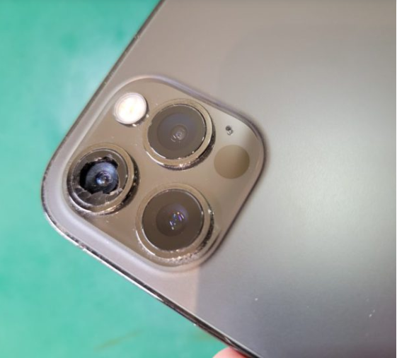 iPhone 12 Pro(アイフォン)のアウトカメラ修理ならスマホ修理工房にお任せください！データそのまま即日対応！